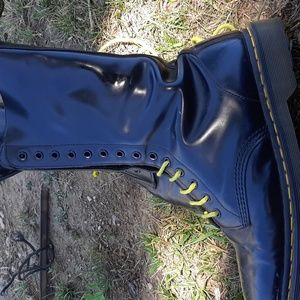 Mens size 11 Black,dr.martens